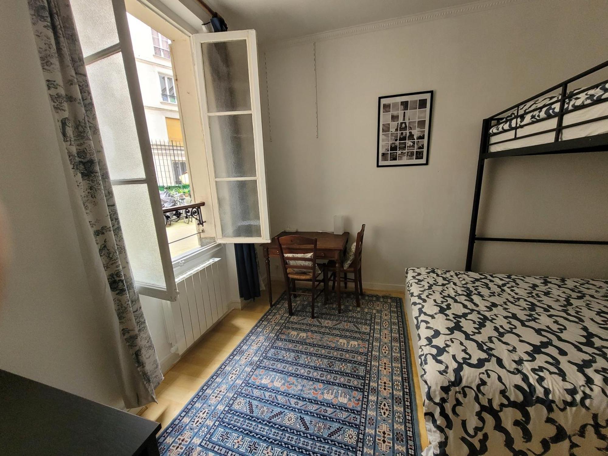 Cozy And Nice Homestay Room - Chambre D'Hote París Exterior foto